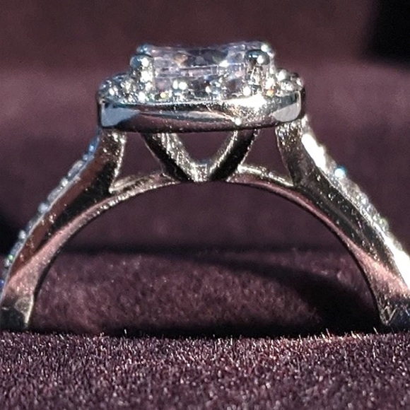 925 Sterling silver halo engagement ring - Picture 5 of 6